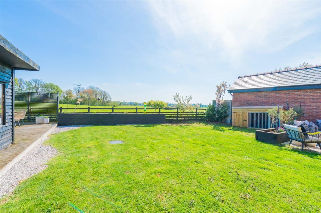 Charnley Close, Park Hall, Oswestry photo 4