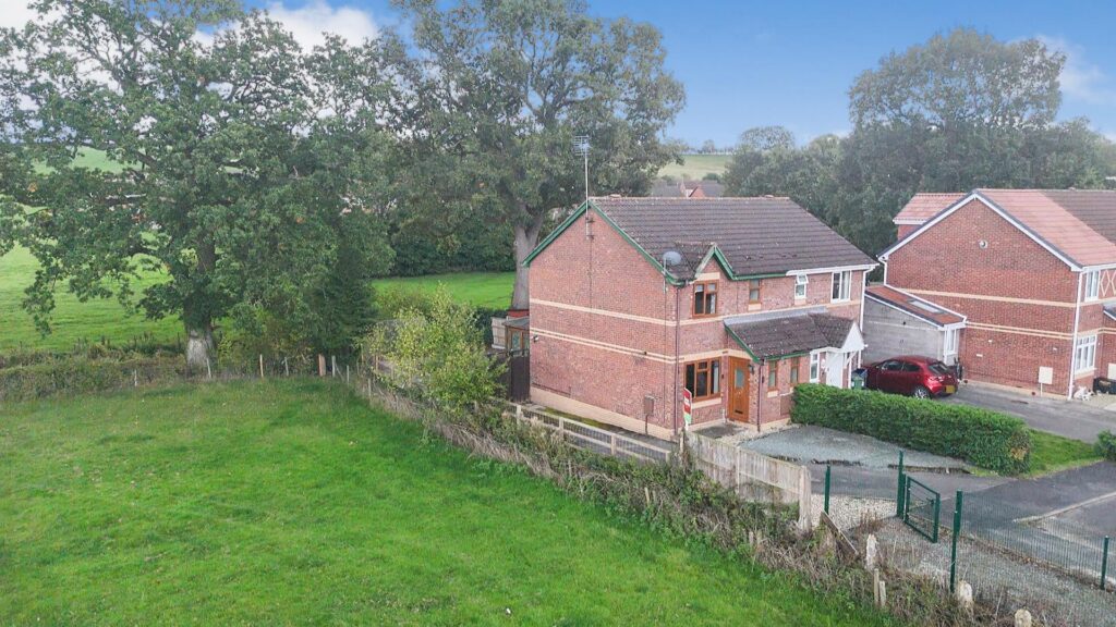 Yr Helfa, Chirk photo 1