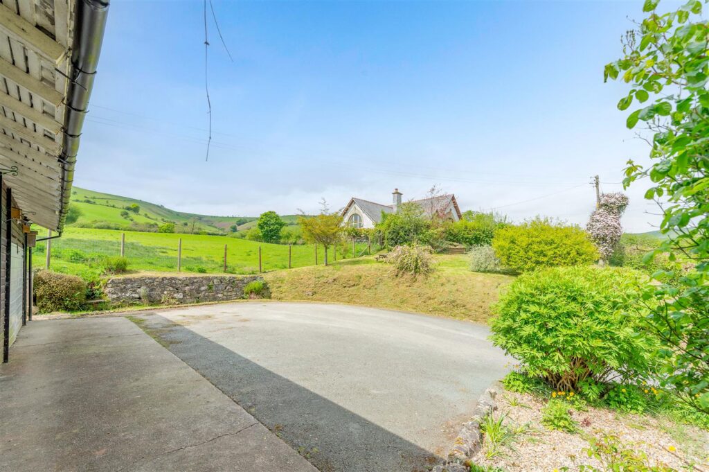 Cymdu, Llanrhaeadr Ym Mochnant photo 32