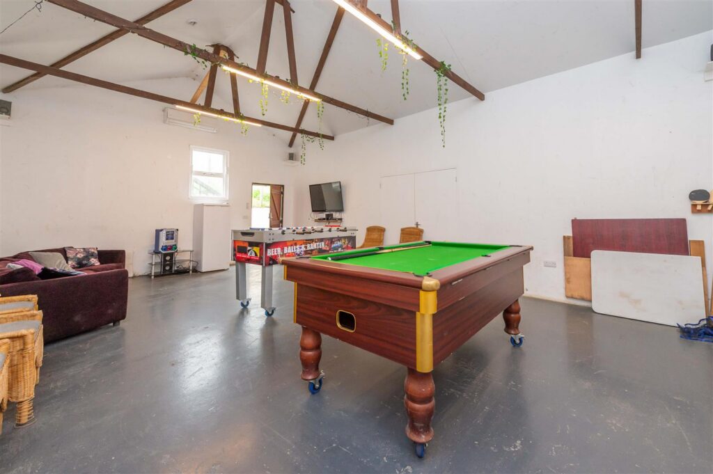 Cymdu, Llanrhaeadr Ym Mochnant photo 33