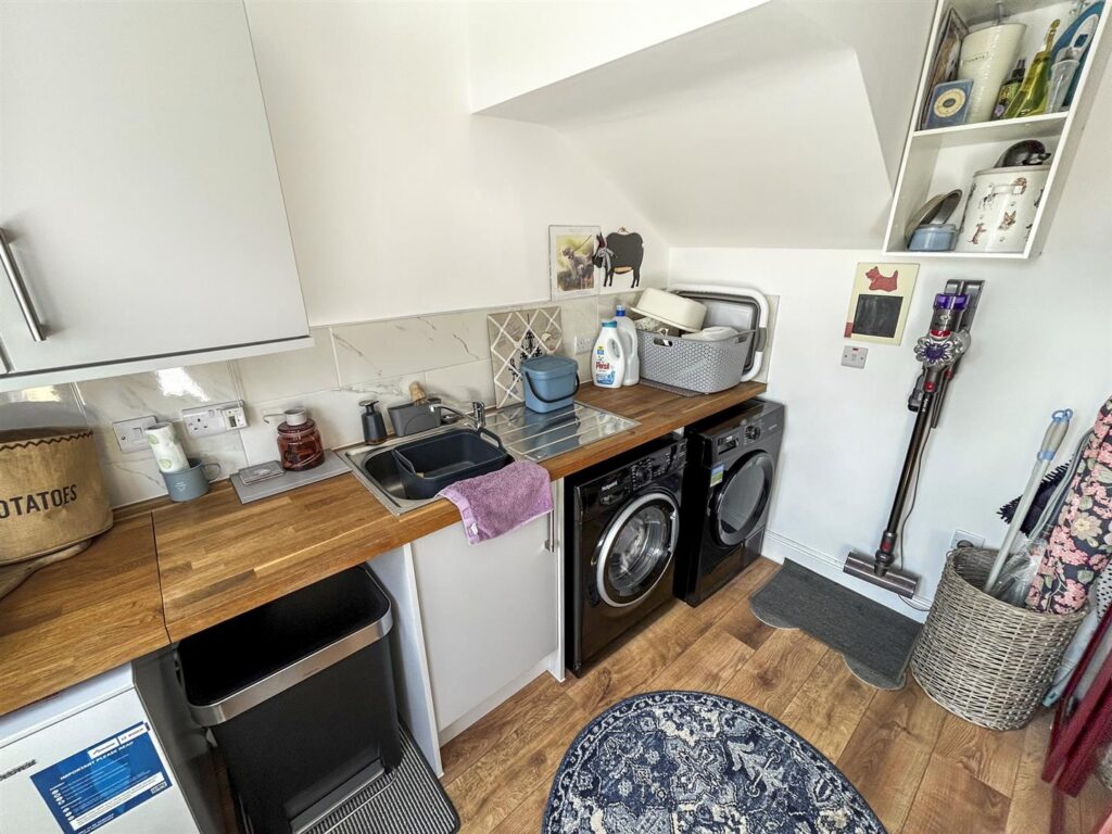 Hengoed photo 10
