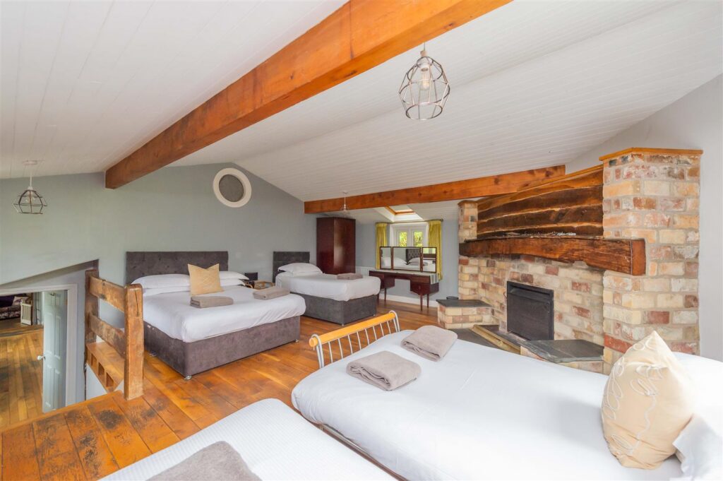 Cymdu, Llanrhaeadr Ym Mochnant photo 5