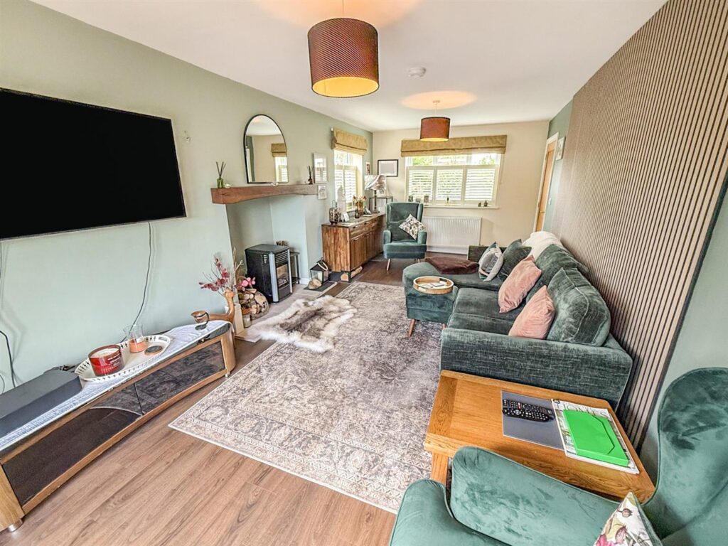 Hengoed photo 6
