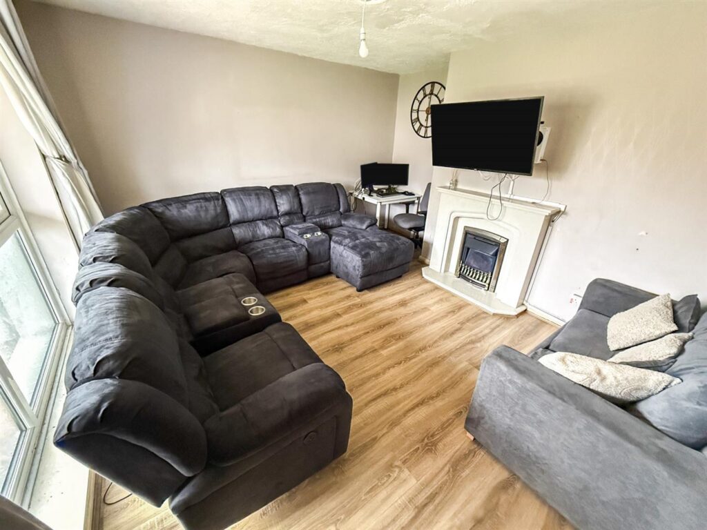 Hawthorn Grove, Oswestry photo 4