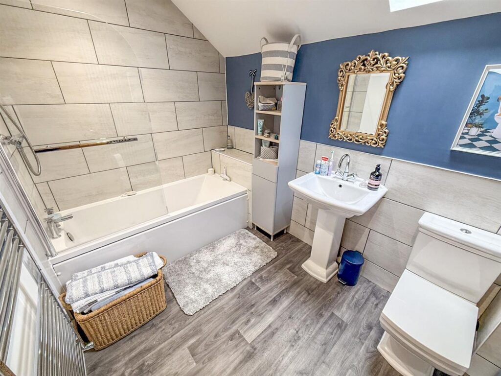 Hengoed photo 20