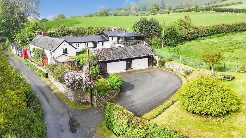 Cymdu, Llanrhaeadr Ym Mochnant