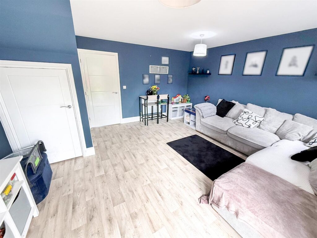 Lounge/Dining Room