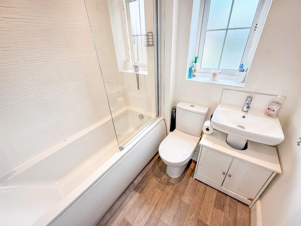 Lovett Place, Gobowen, Oswestry photo 8