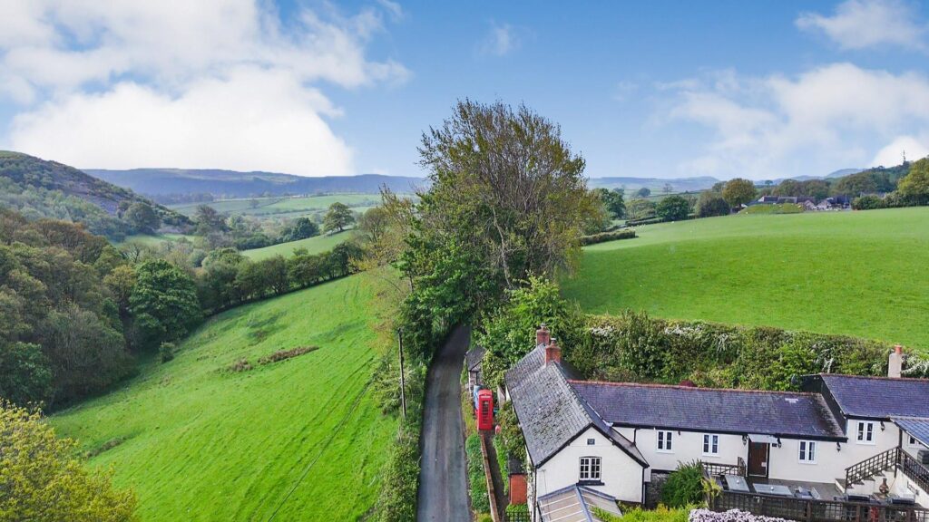 Cymdu, Llanrhaeadr Ym Mochnant photo 38