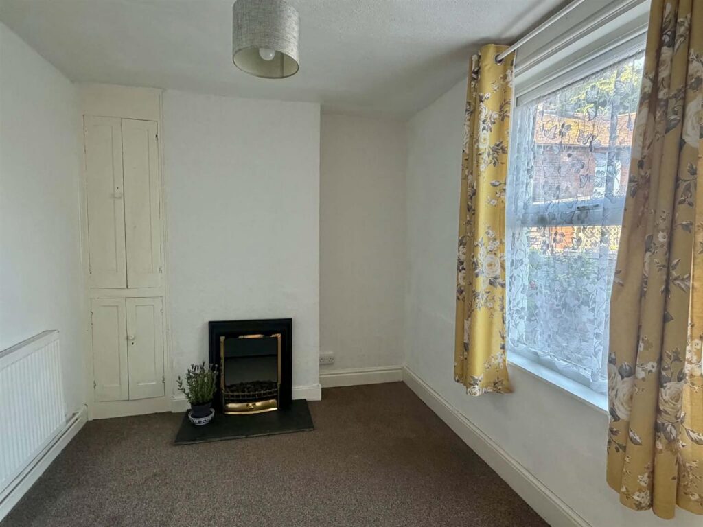 Brynhafod Road, Oswestry photo 6