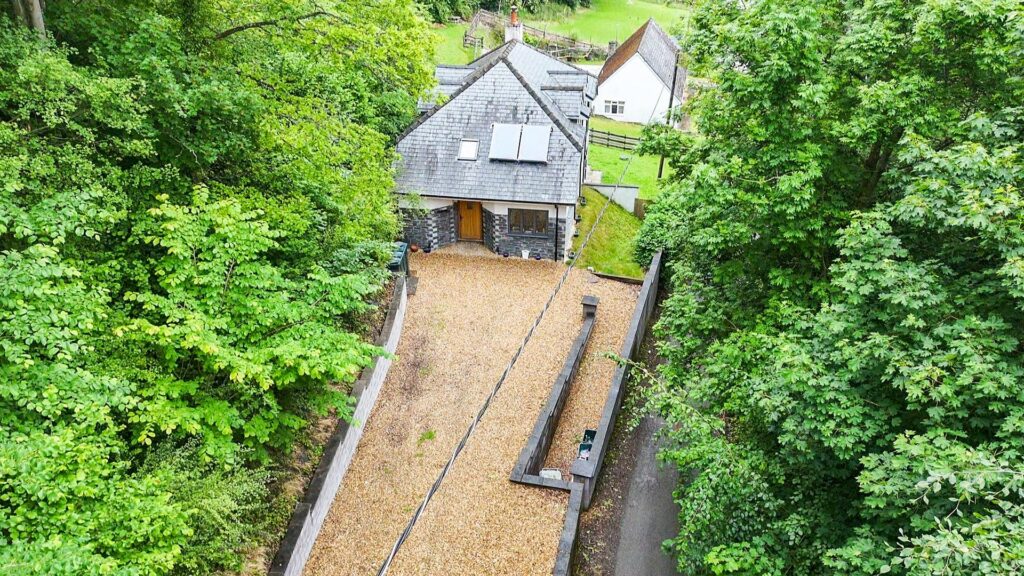 Quarry Road, Glyn Ceiriog, Llangollen photo 3