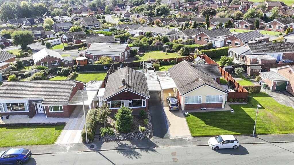 Hampton Road, Oswestry photo 18