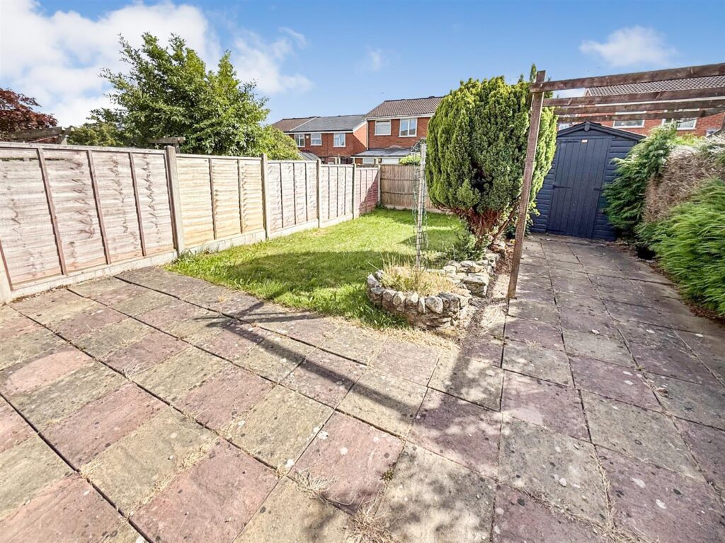 Middleton Close, Oswestry photo 3