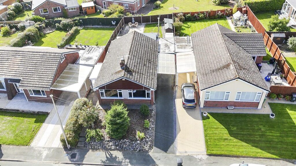 Hampton Road, Oswestry photo 1