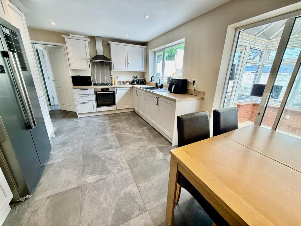 Perry Road, Rhewl, Gobowen, Oswestry photo 8