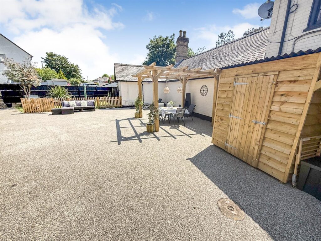 Market Square, Llanrhaeadr YM photo 23