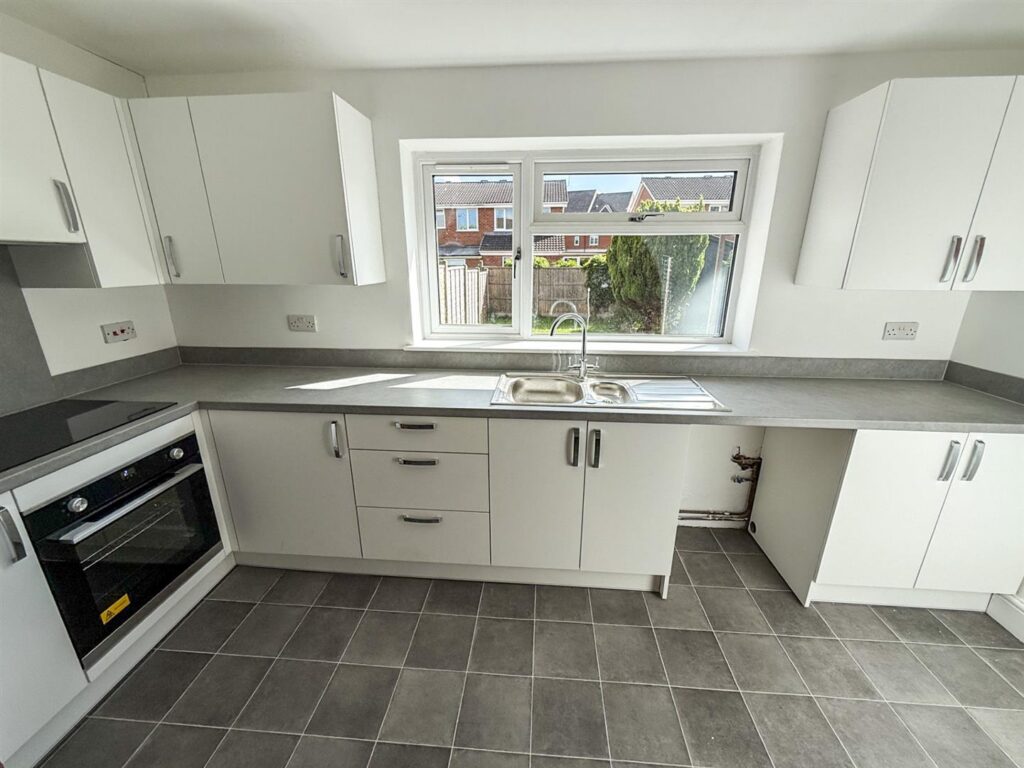 Middleton Close, Oswestry photo 2