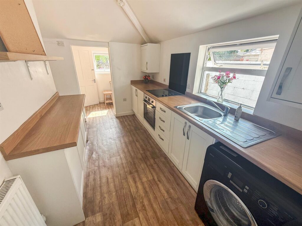 Brynhafod Road, Oswestry photo 8