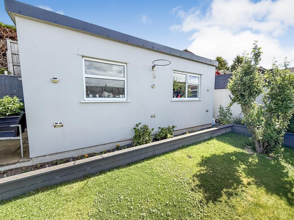 Perry Road, Gobowen, Oswestry photo 5