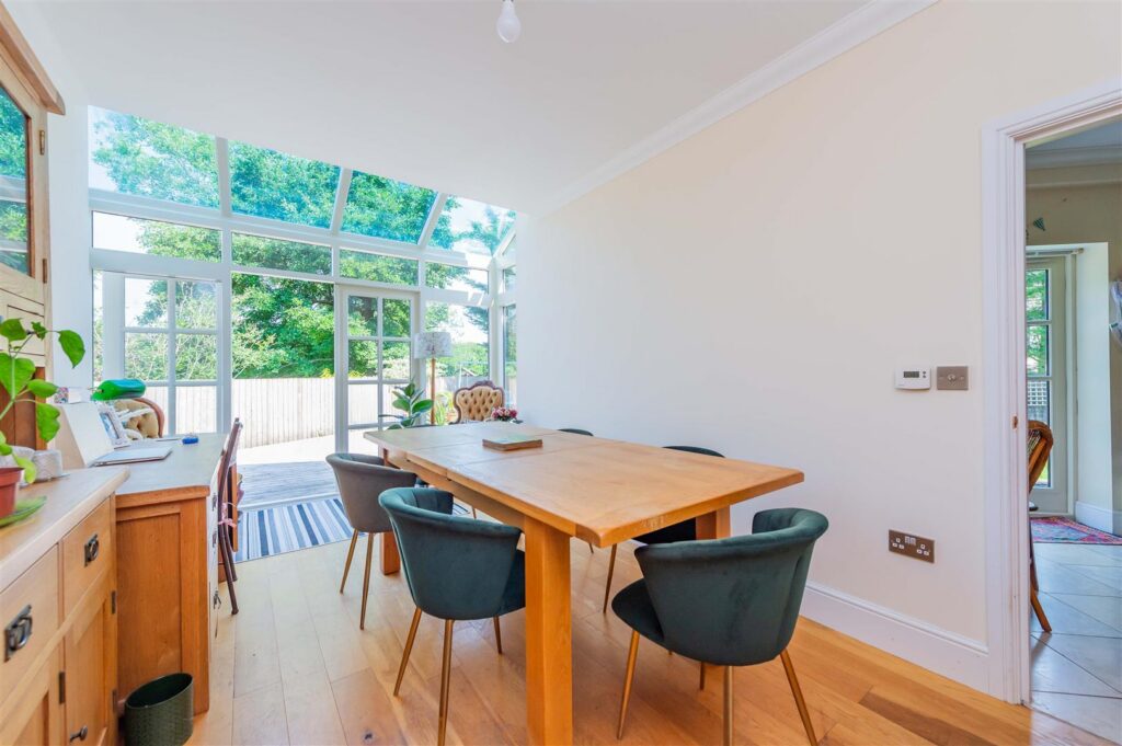 Baytree Close, St Martins photo 6