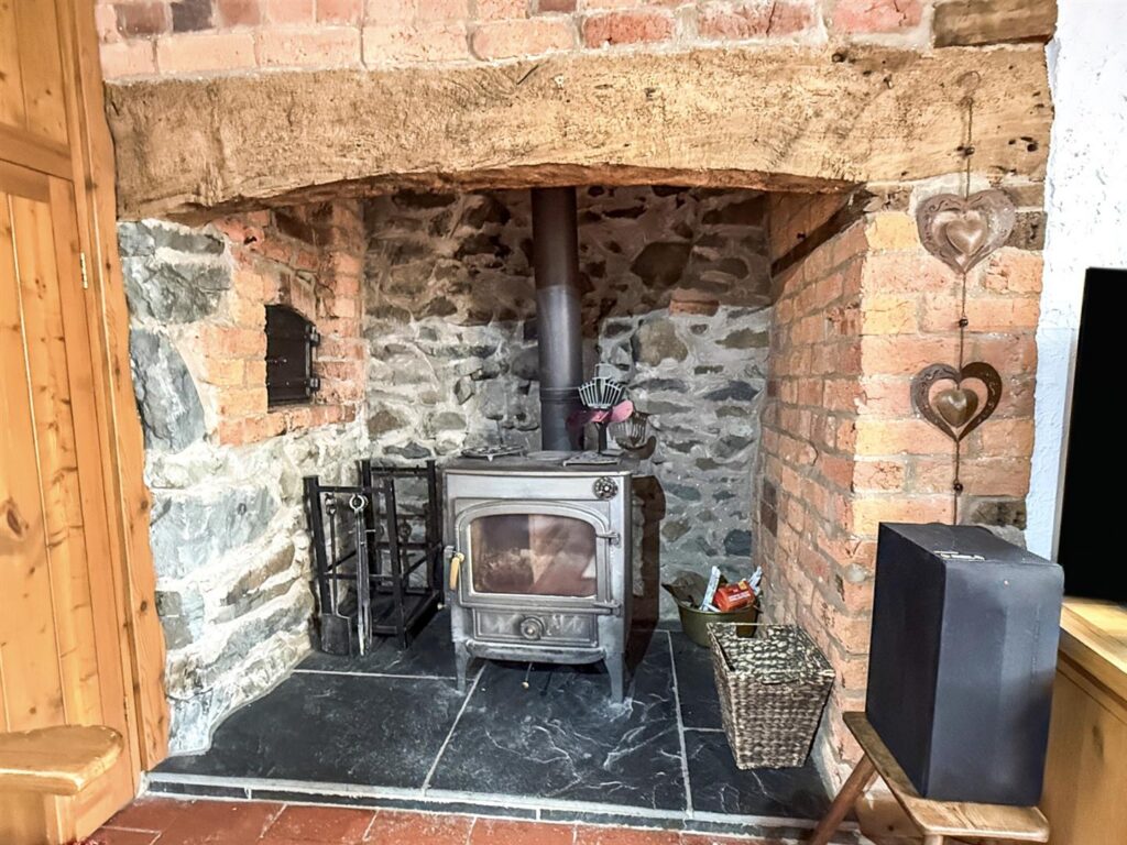 Llanfair Caereinion photo 8