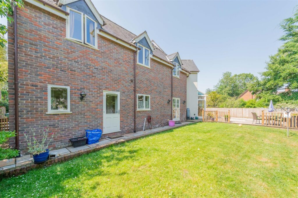 Baytree Close, St Martins photo 36