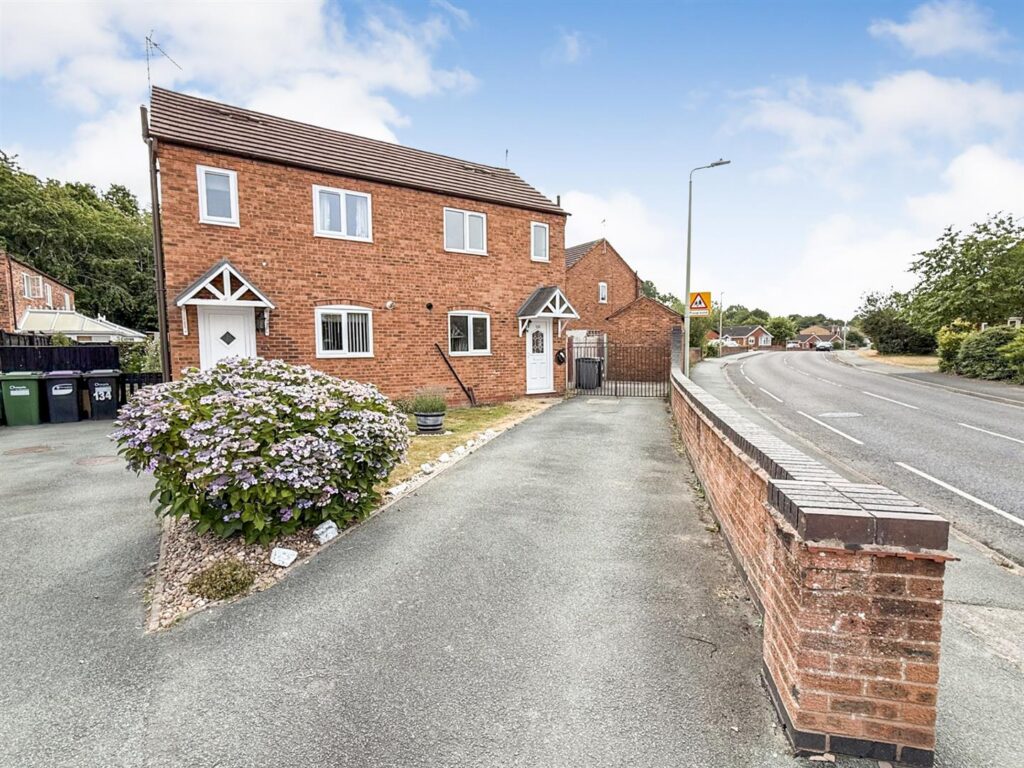 Cabin Lane, Oswestry photo 9
