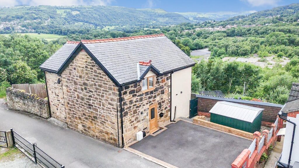 Russell Street, Cefn Mawr photo 4