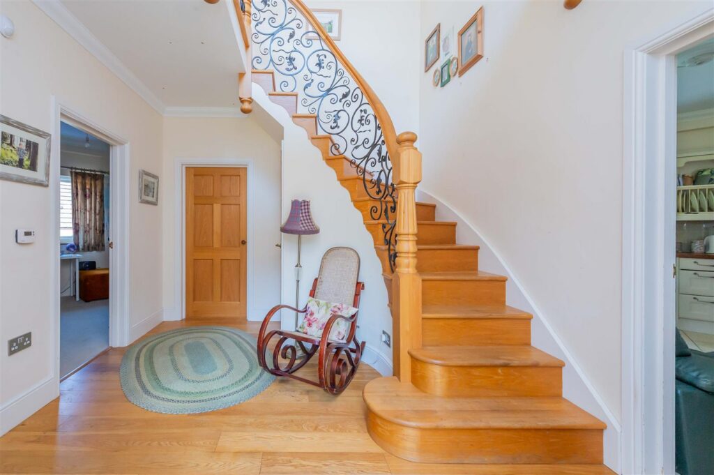 Baytree Close, St Martins photo 10