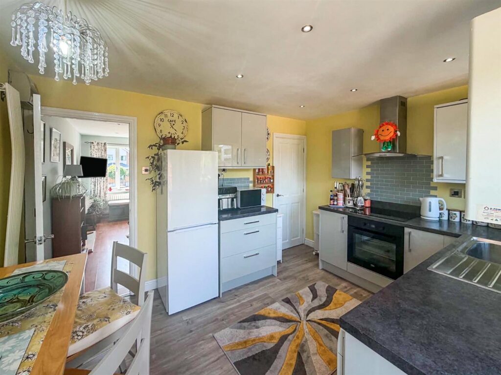 Middleton Road, Oswestry photo 8