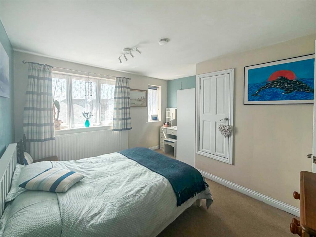 Middleton Road, Oswestry photo 11