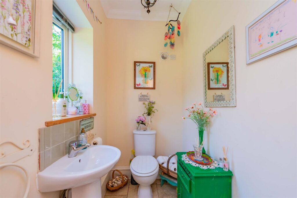 Baytree Close, St Martins photo 9