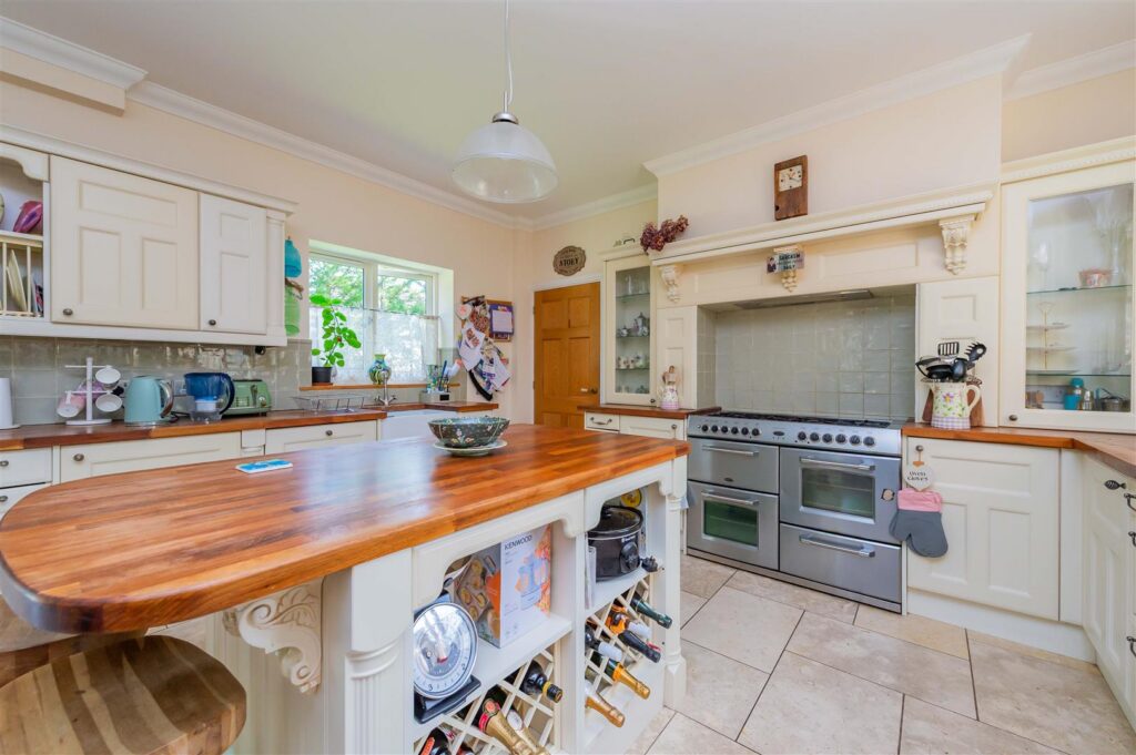Baytree Close, St Martins photo 2