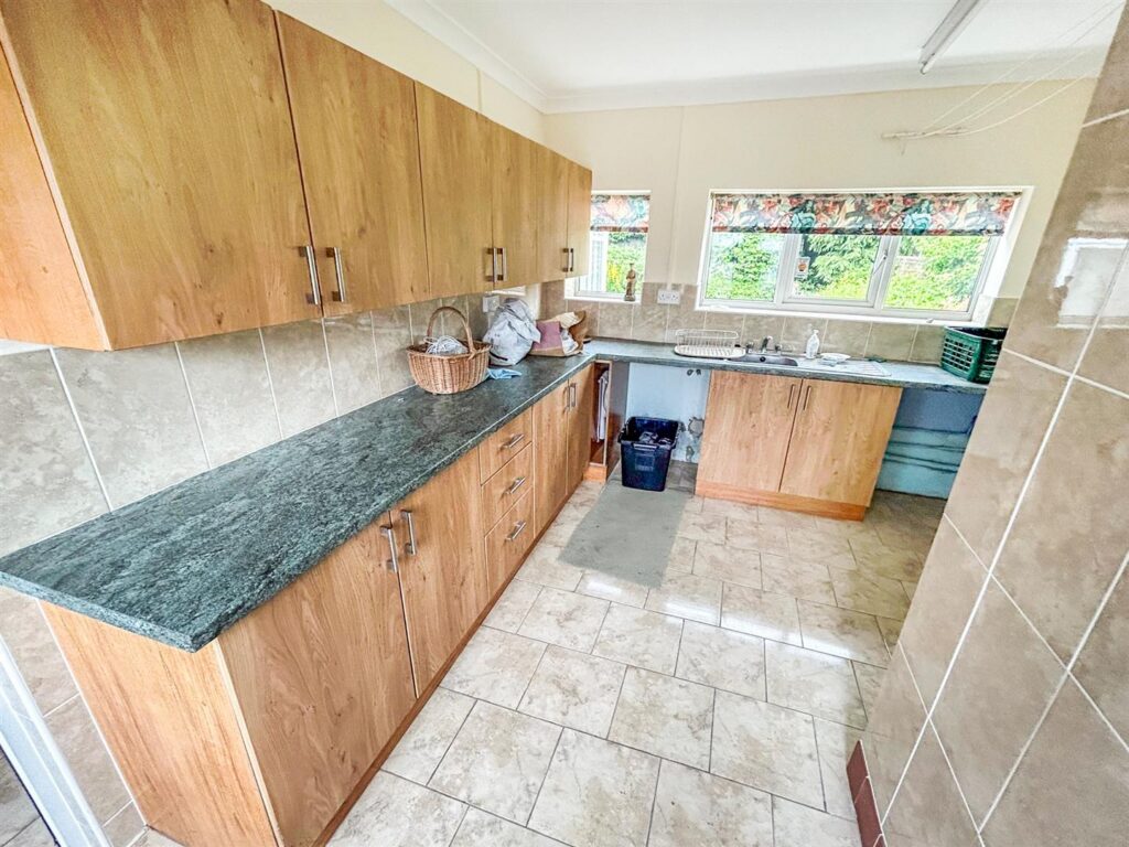 Off Weston Avenue, Oswestry photo 12