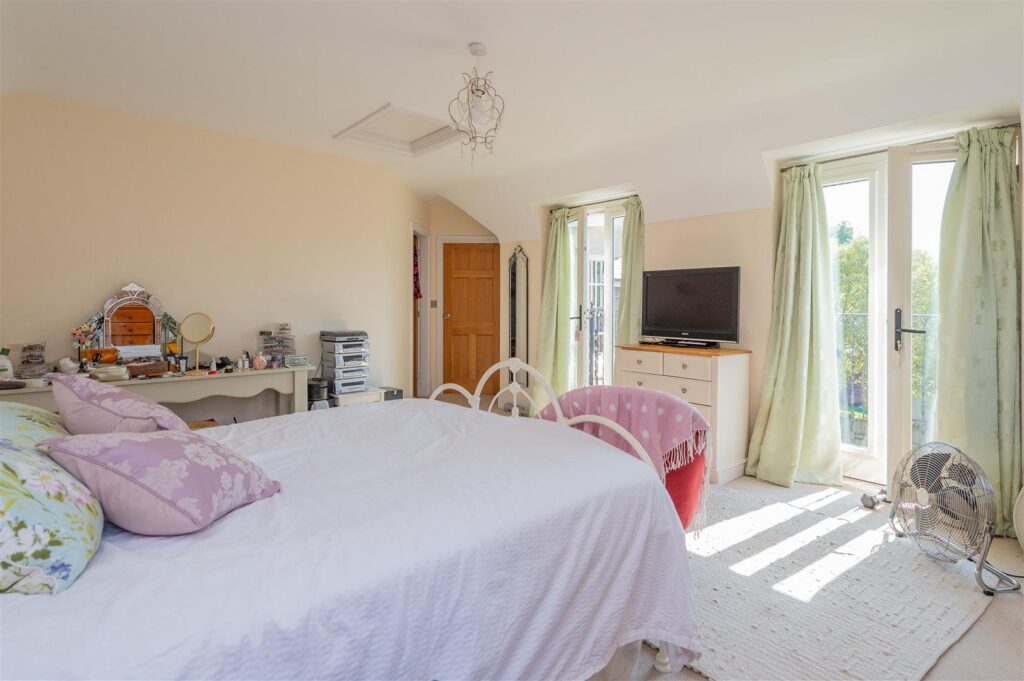 Baytree Close, St Martins photo 24