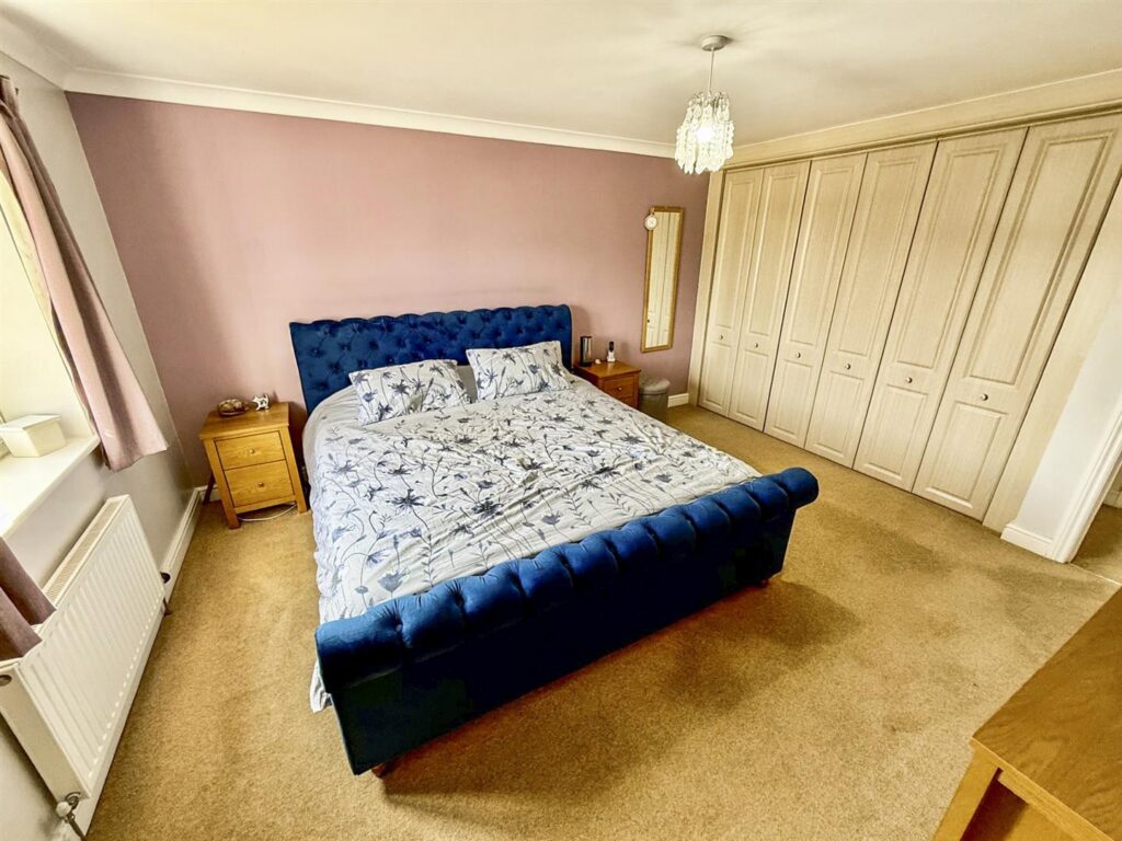 The Hawthorns, Queens Head, Oswestry photo 12