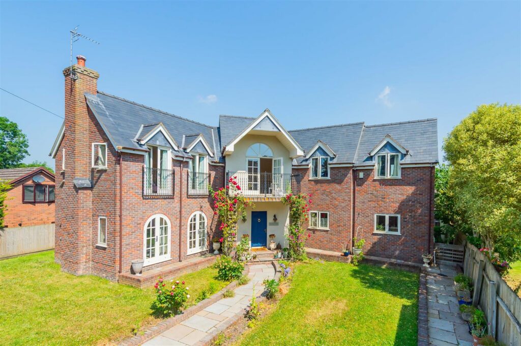 Baytree Close, St Martins photo 38