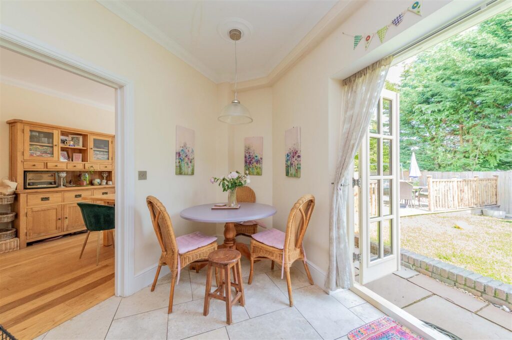 Baytree Close, St Martins photo 17