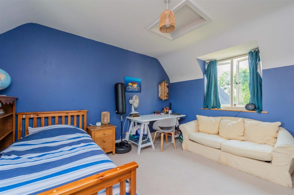 Baytree Close, St Martins photo 29