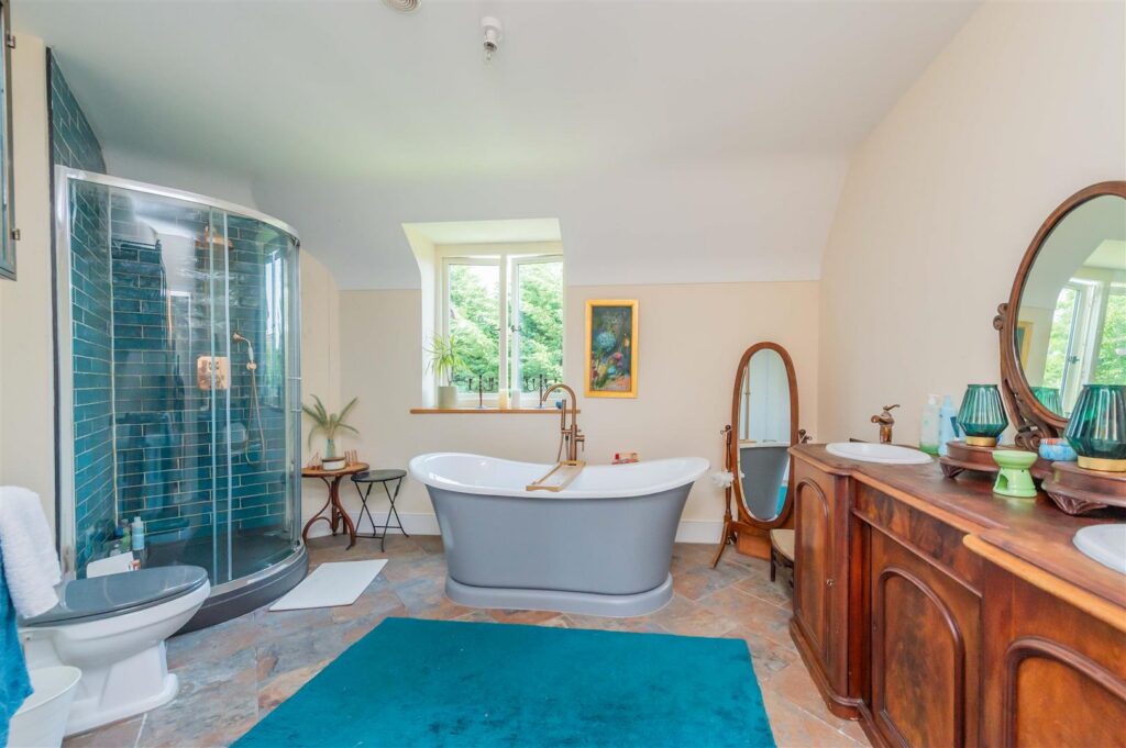 Baytree Close, St Martins photo 31