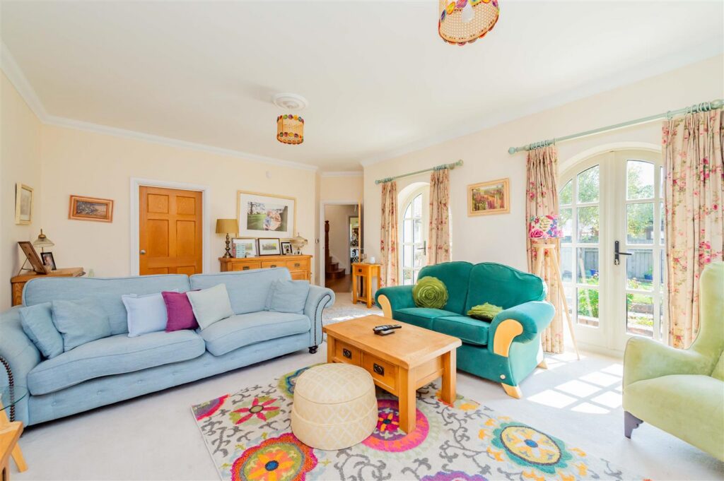 Baytree Close, St Martins photo 5