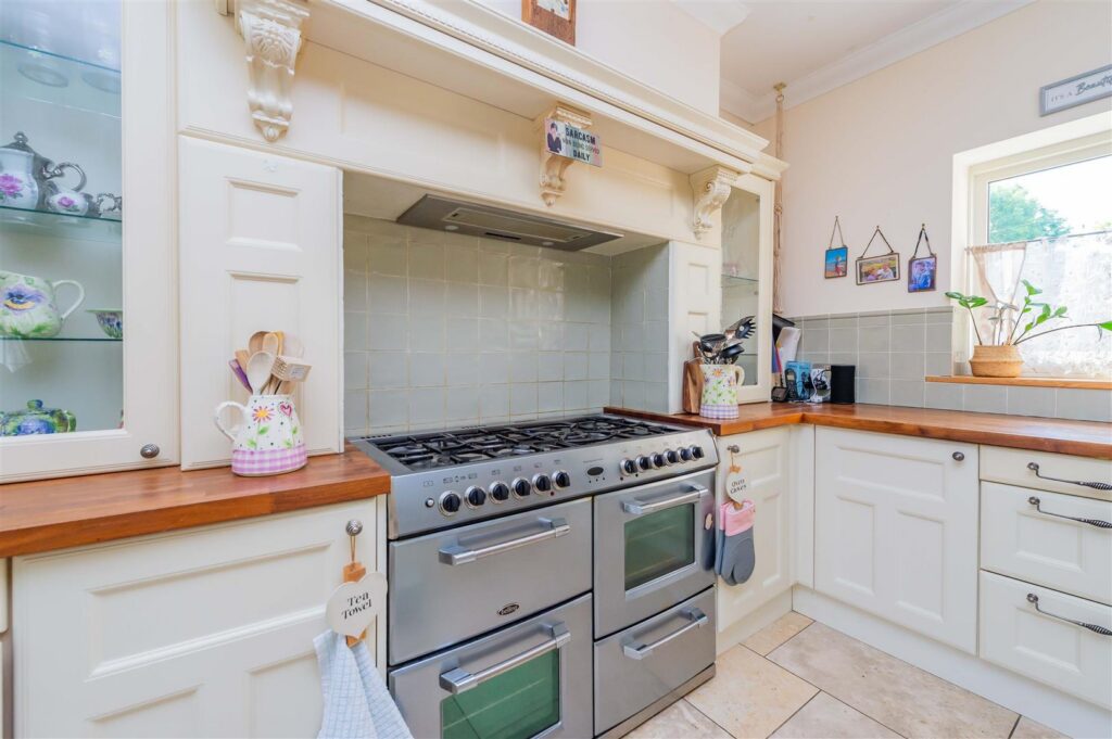 Baytree Close, St Martins photo 18