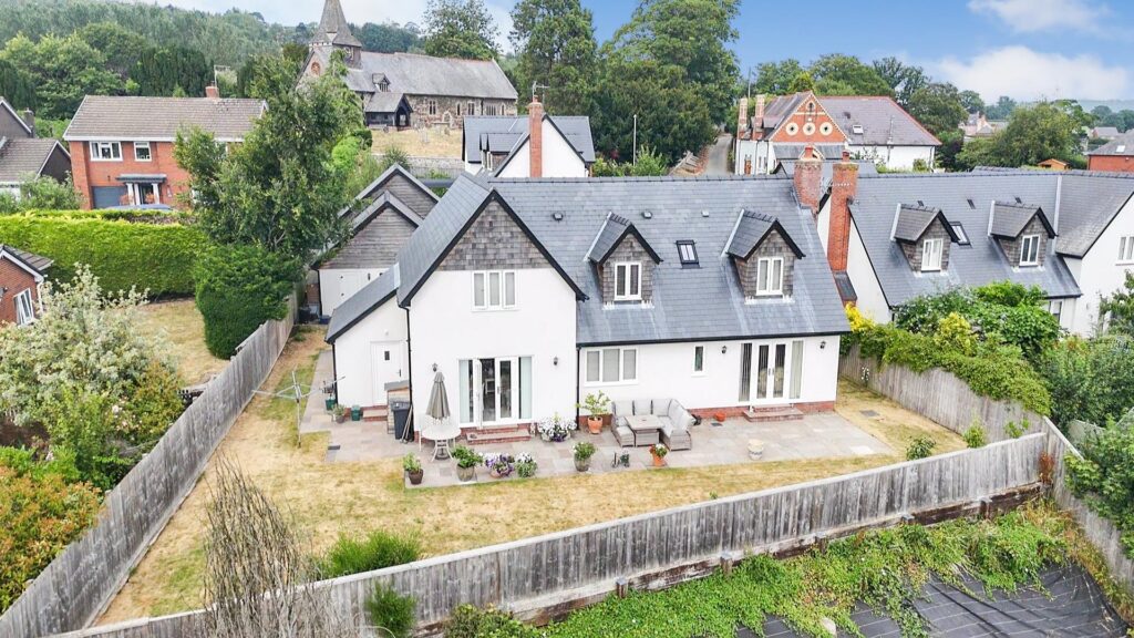 Cae’r Ysgol, Llansantffraid photo 3