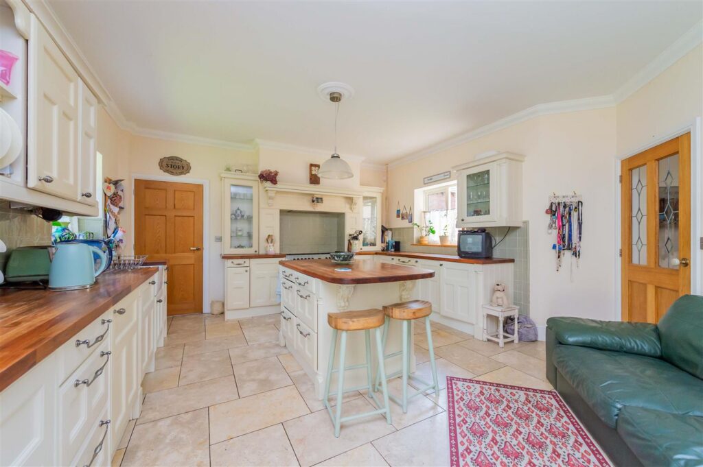 Baytree Close, St Martins photo 16