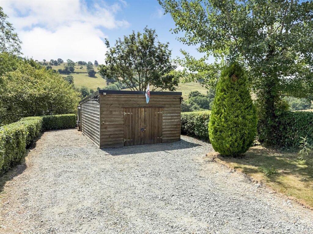 Llanfair Caereinion photo 10