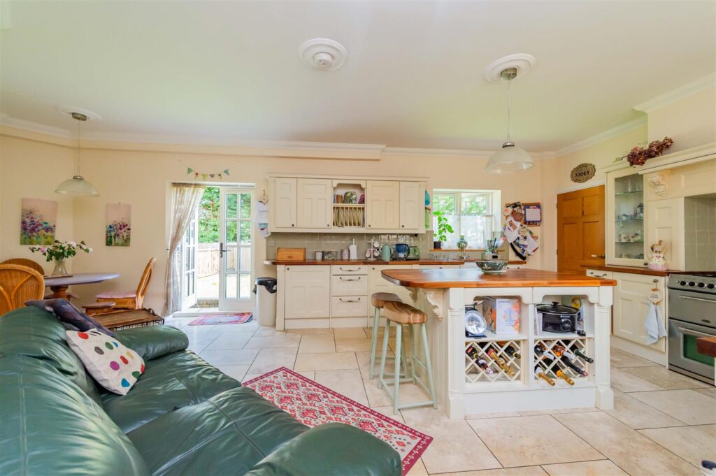 Baytree Close, St Martins photo 15