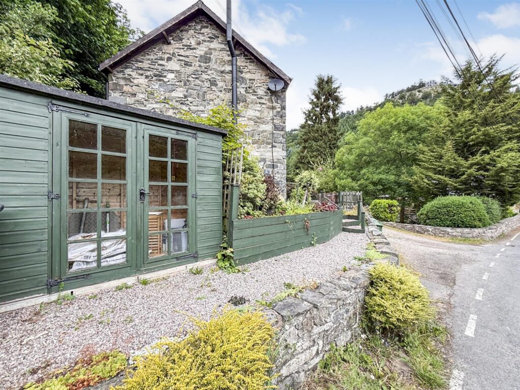 Aberteirw Terrace, Pandy, Llangollen photo 12