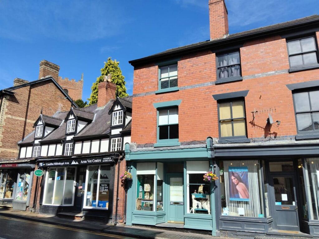 High Street, Llanfyllin photo 1