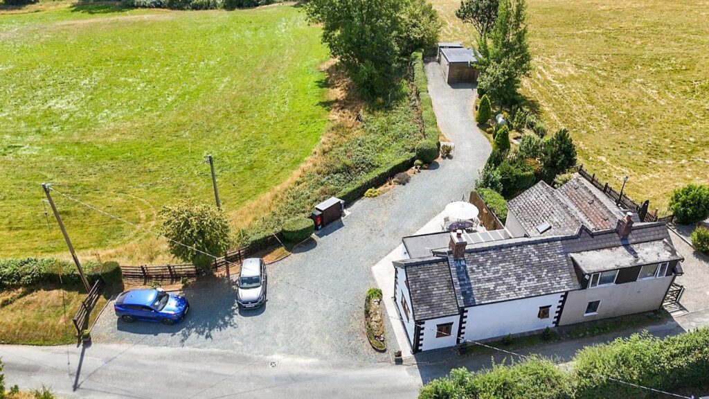 Llanfair Caereinion photo 2