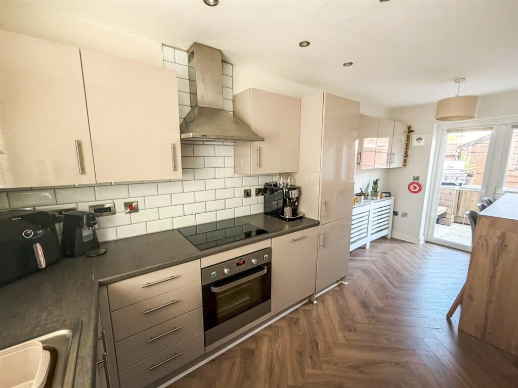 Kinalt Crescent, St. Martins, Oswestry photo 2